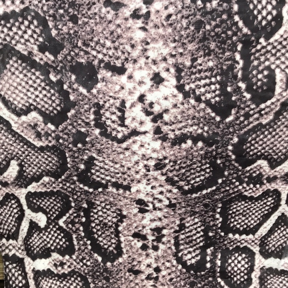 🎉HP🎉 NWOT, SHEIN Snake Skin Sheer Crop Top - Picture 4 of 10